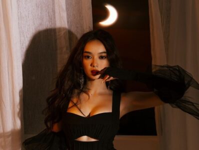 Kaity Nguyễn – Hot girl sinh năm 2000 sở hữu vòng 1 cực khủng của showbiz Việt
